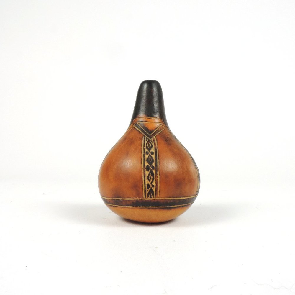 Hand-Carved Peruvian Gourd - Small - Picture 3 of 7